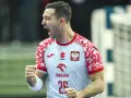 Krajewski w akcji, radość po zdobyciu bramki w meczu piłki ręcznej. Duma z orzełka na piersi.