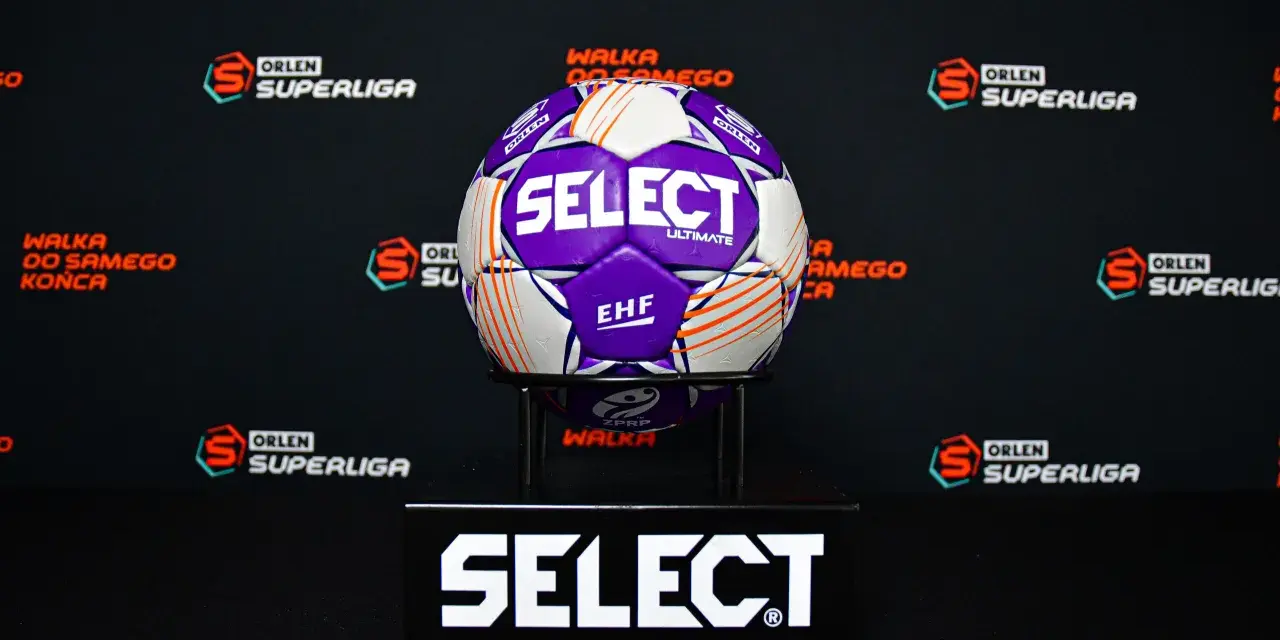 Piłka do piłki ręcznej Select Ultimate na tle logotypów ORLEN Superliga. Gotowa do walki do samego końca!