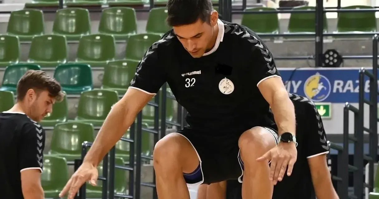 Angel Fernandez w akcji, gotowy do skoku.