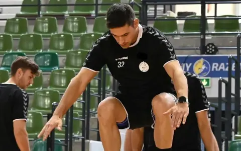 Angel Fernandez w akcji, gotowy do skoku.
