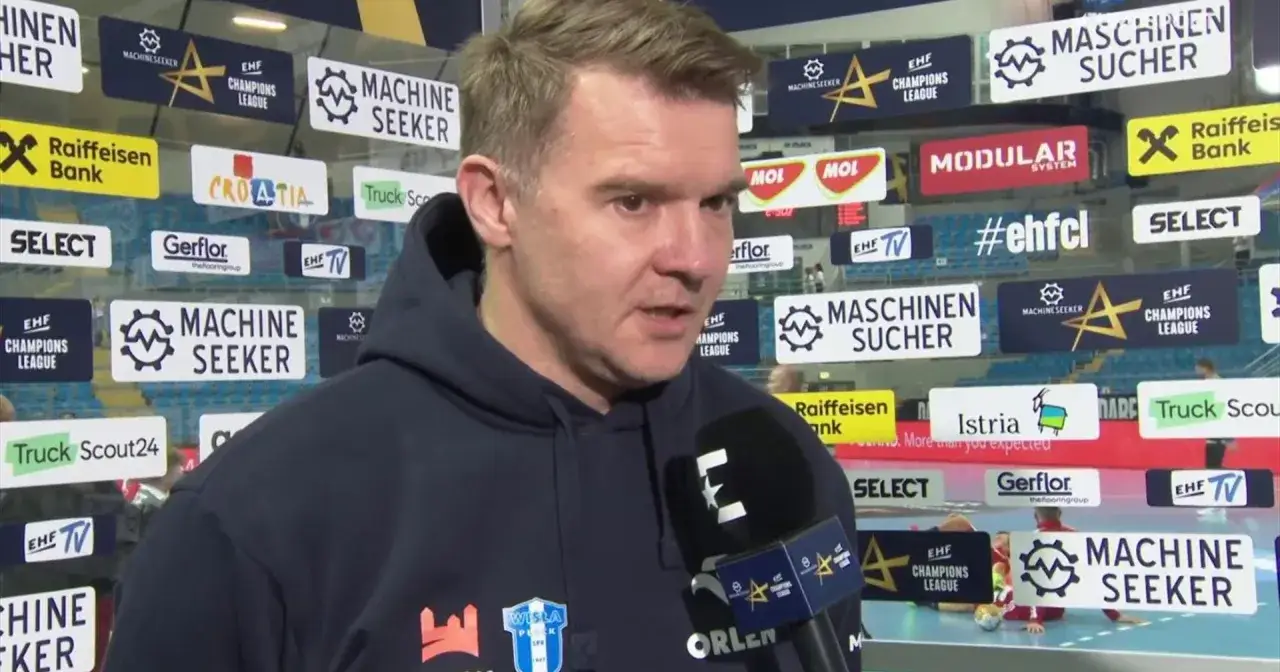 Dawid Nilsson, trener Wisły Płock, udziela wywiadu na tle reklam EHF Champions League i sponsorów, w tym Maschinen Sucher.