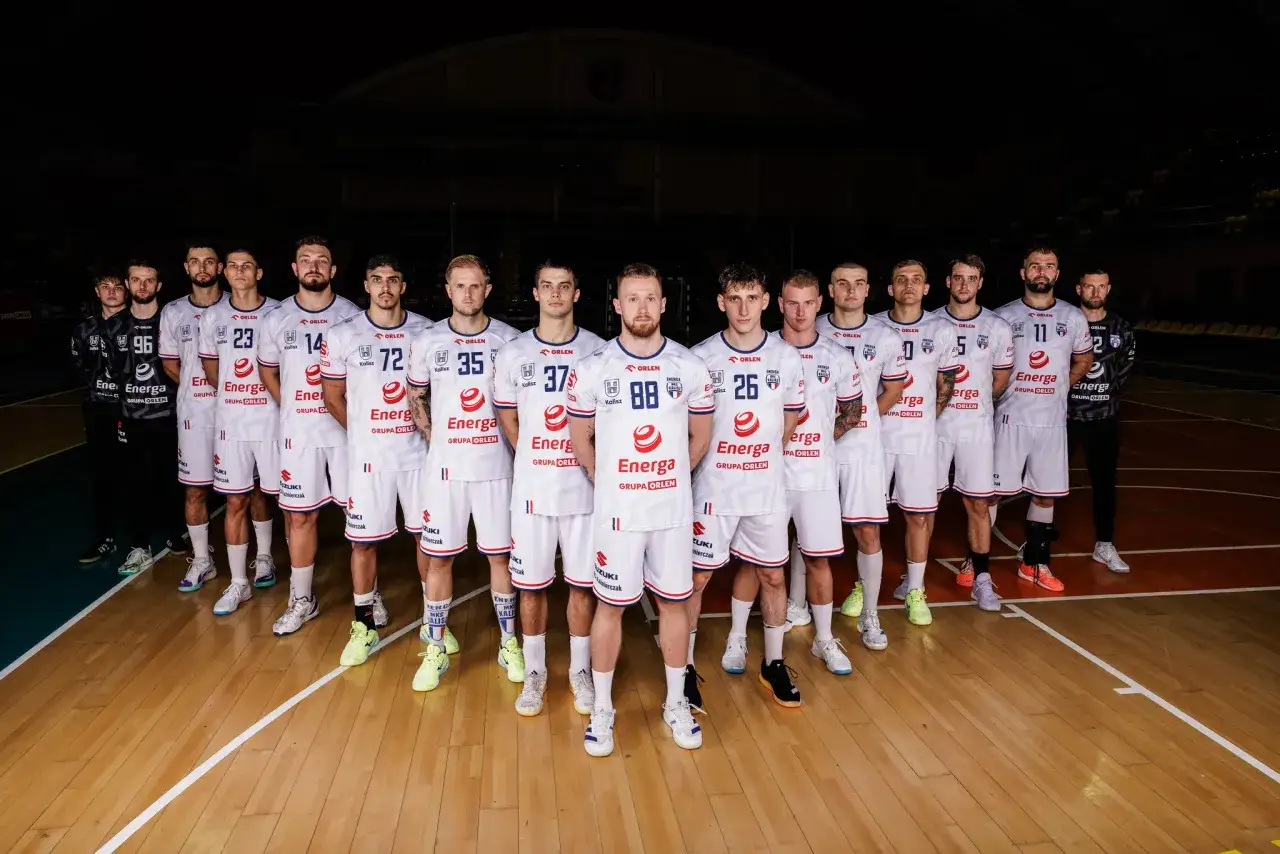 Drużyna Vive Kalisz w komplecie, gotowa do gry.